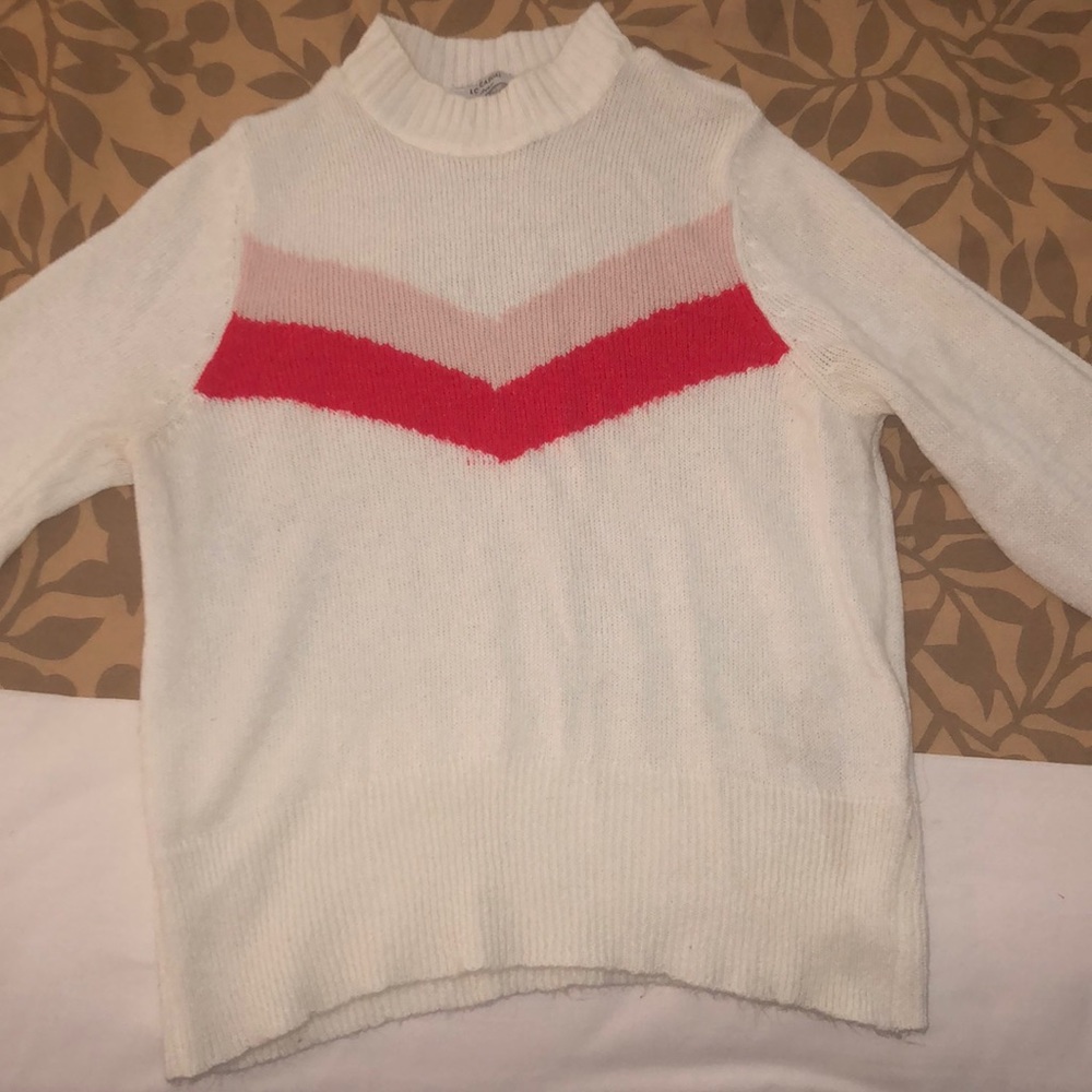 White turtle neck sweater